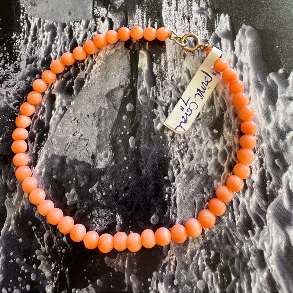 14KT lock with Natural Pink Coral 🪸 Bead Bracelet.Size: 7”; 3mm